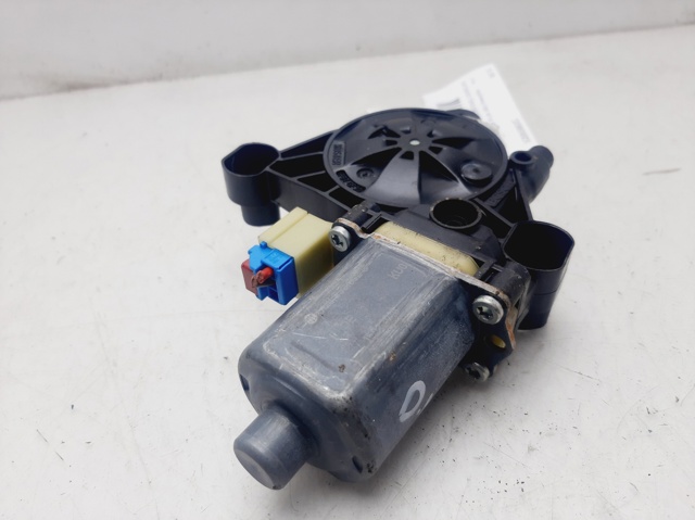 5Q0959802C Motor del elevalunas de la puerta delantera derecha comprar Sevilla