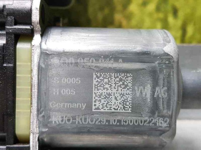 5Q0959811A Motor del elevalunas de la puerta trasera derecha  disponible Málaga
