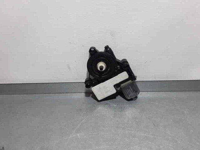 5Q0959811A VAG Motor del elevalunas de la puerta trasera derecha  en stock Huelva