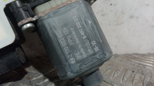 5Q0959811D VAG Motor del elevalunas de la puerta trasera izquierda  disponible Vigo