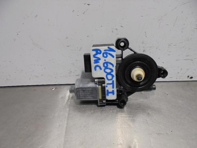 5Q0959811D Motor del elevalunas de la puerta trasera izquierda  disponible Utrera