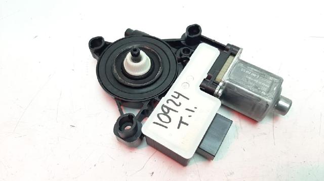 VAG 5Q0959811D Motor del elevalunas de la puerta trasera izquierda  en stock Terrassa