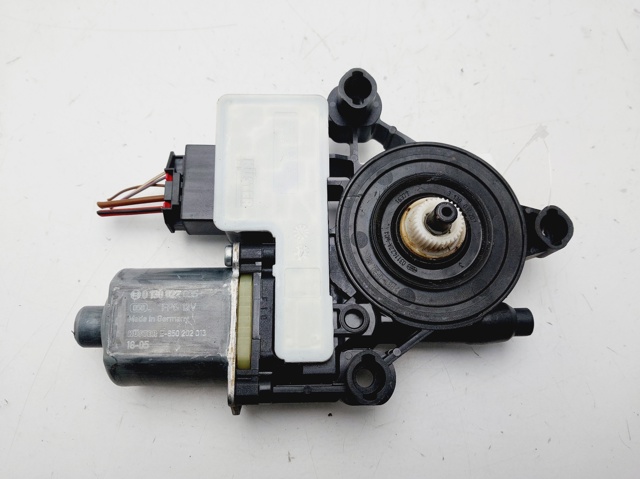 5Q0959811D VAG Motor del elevalunas de la puerta trasera izquierda  comprar en Lleida