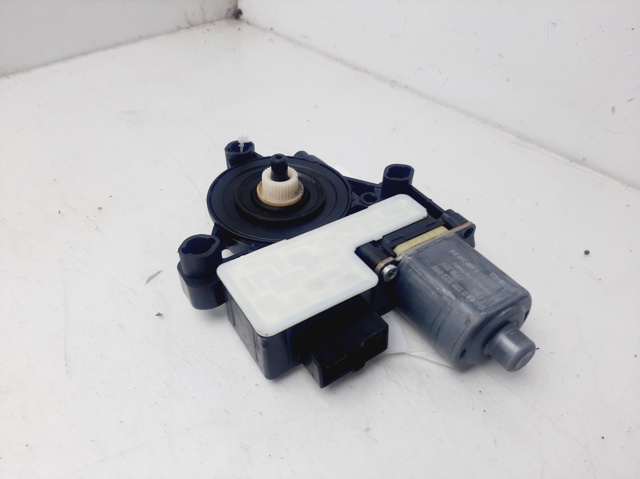 VAG 5Q0959811D Motor del elevalunas de la puerta trasera izquierda  en stock Salamanca