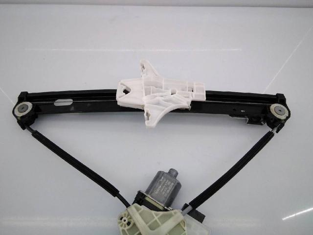 5Q0959811D Motor del elevalunas de la puerta trasera izquierda  disponible Utrera