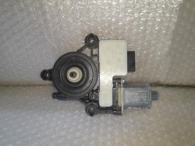 5Q0959812A Motor del elevalunas de la puerta trasera derecha  en stock Granada