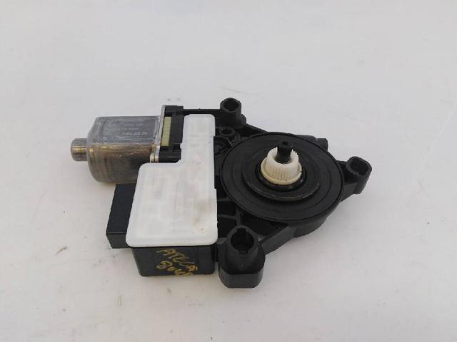 VAG 5Q0959812A Motor del elevalunas de la puerta trasera derecha  en stock Salamanca
