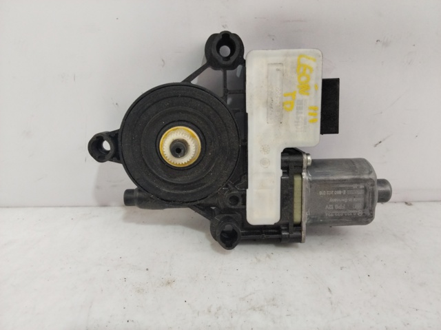 VAG 5Q0959812A Motor del elevalunas de la puerta trasera derecha comprar Barcelona