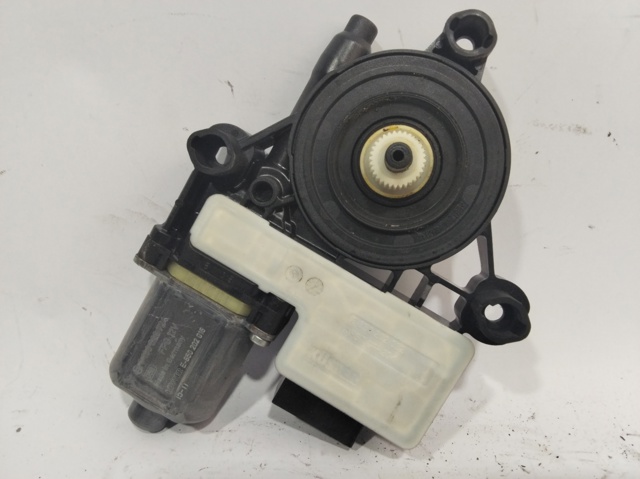 VAG 5Q0959812A Motor del elevalunas de la puerta trasera derecha  disponible España