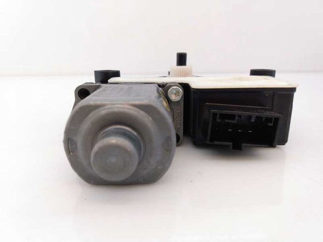 5Q0959812A Motor del elevalunas de la puerta trasera izquierda comprar Sevilla