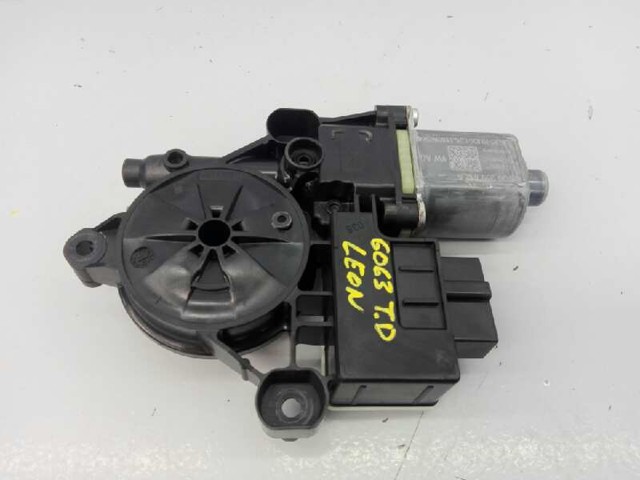 5Q0959812A VAG Motor del elevalunas de la puerta trasera izquierda  disponible Ourense