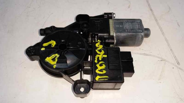 VAG 5Q0959812A Motor del elevalunas de la puerta trasera derecha  en stock Terrassa