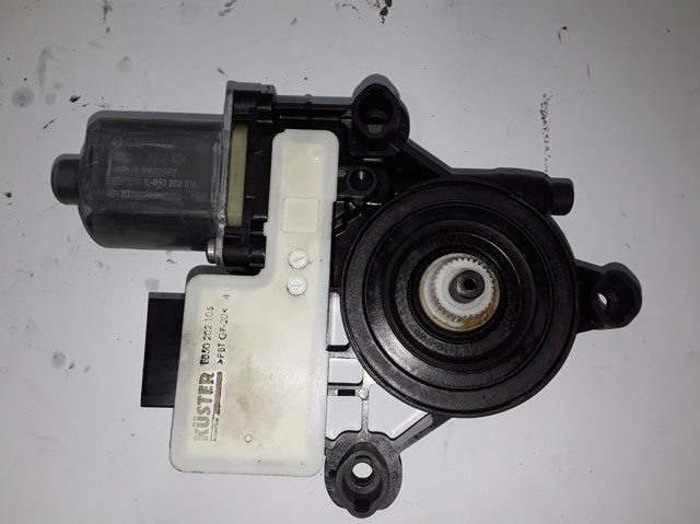 5Q0959812D Motor del elevalunas de la puerta trasera derecha  en stock Sabadell