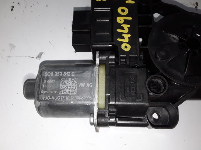 5Q0959812D Motor del elevalunas de la puerta trasera derecha  disponible Málaga