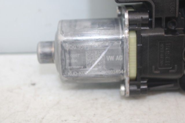 5Q0959812D VAG Motor del elevalunas de la puerta trasera derecha  en stock Huelva