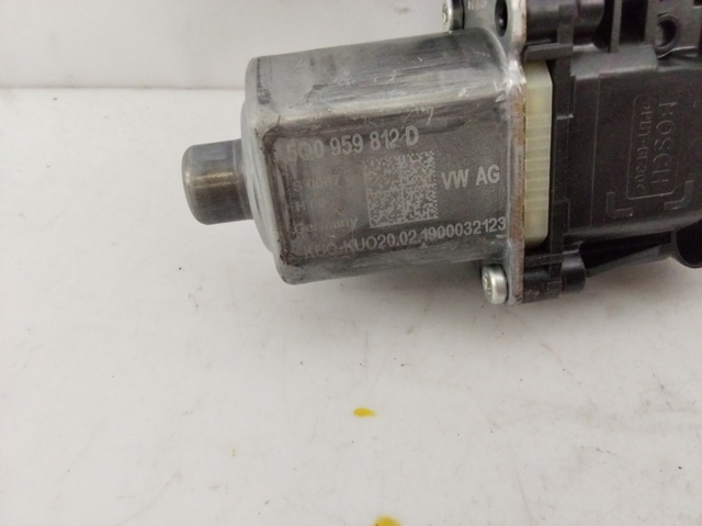 5Q0959812D VAG Motor del elevalunas de la puerta trasera derecha  en stock Huelva