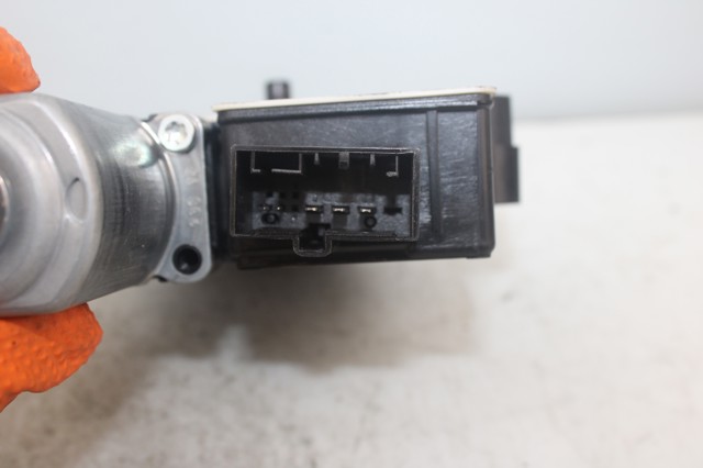 5Q0959812D Motor del elevalunas de la puerta trasera derecha  disponible Utrera