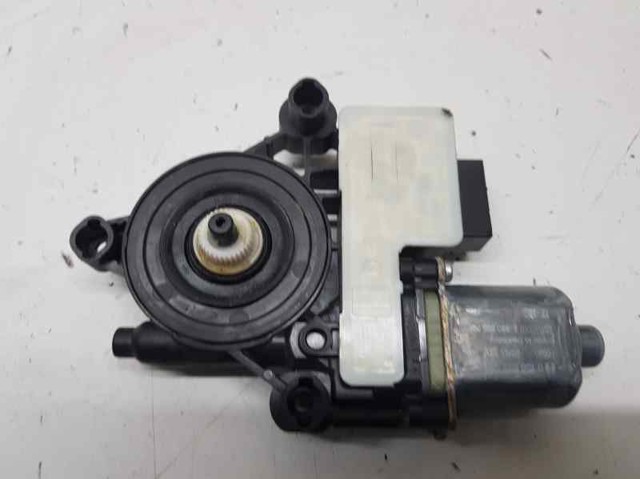 VAG 5Q0959812D Motor del elevalunas de la puerta trasera derecha  disponible España