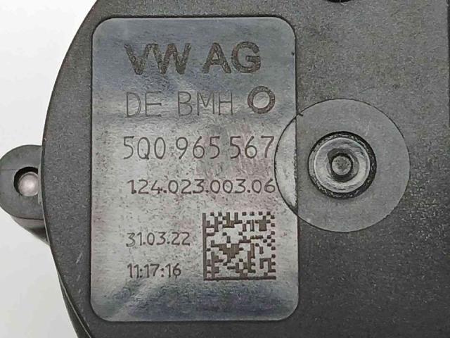 VAG 5Q0965567 Bomba de agua eléctrica auxiliar  disponible España