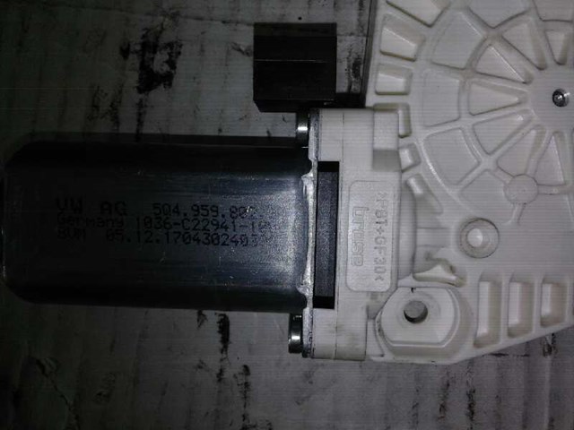 5Q4959802B Motor del elevalunas de la puerta delantera derecha  en stock Granada