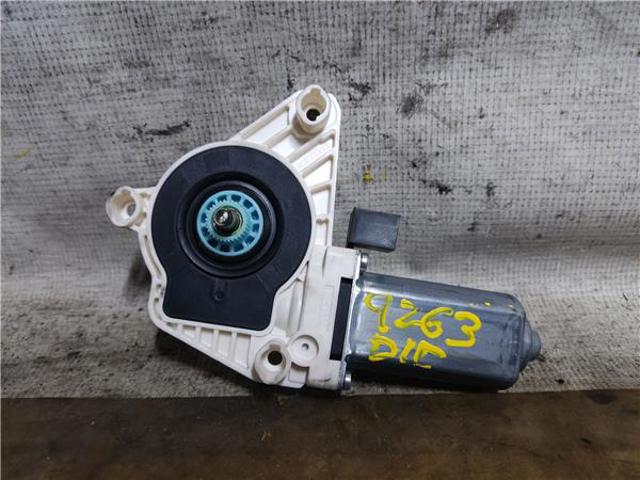 5Q4959802B Motor del elevalunas de la puerta delantera derecha comprar Girona