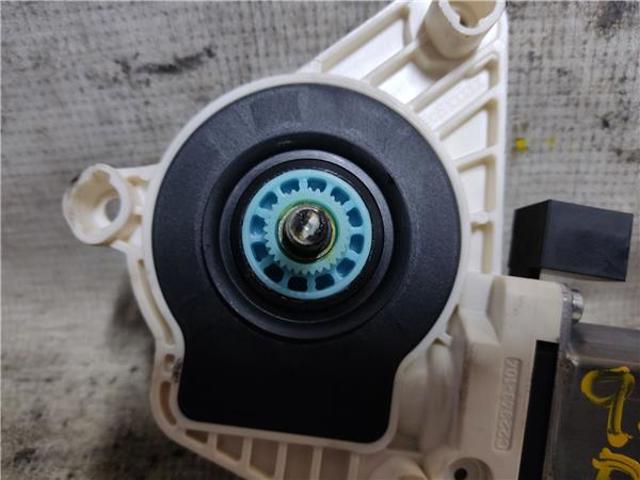 5Q4959802B Motor del elevalunas de la puerta delantera derecha  en stock Castellón