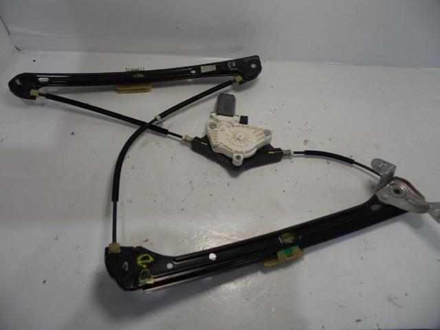 5Q4959802B Motor del elevalunas de la puerta delantera derecha  disponible Utrera