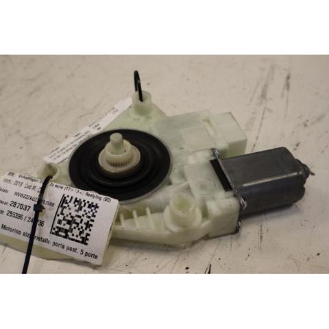 5Q4959812D Motor del elevalunas de la puerta trasera derecha  en stock Granada