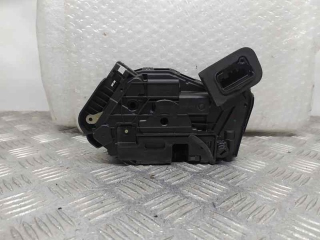 VAG 5TA839016E Cerradura de la puerta trasera derecha  en stock Salamanca