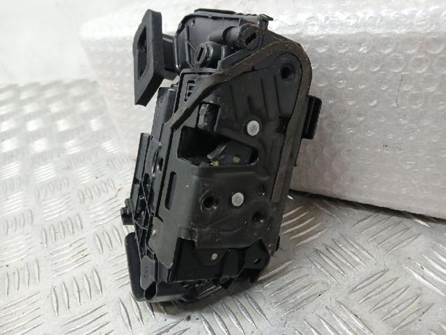 5TA839016E VAG Cerradura de la puerta trasera derecha  comprar en Oviedo