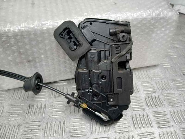 5TA839016E Cerradura de la puerta trasera derecha  en stock Sabadell