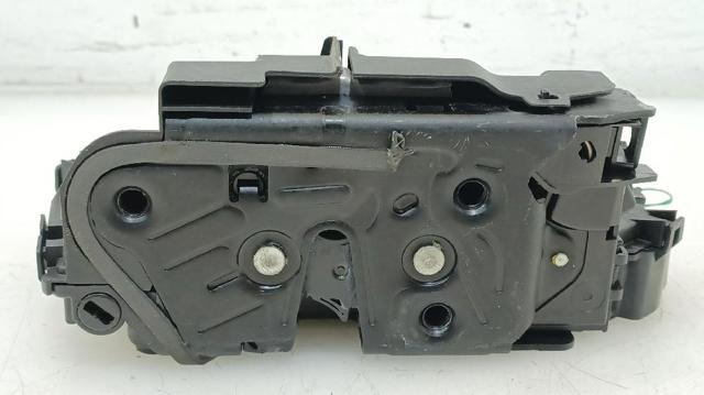 5TA839016L Cerradura de la puerta trasera derecha  disponible Burgos