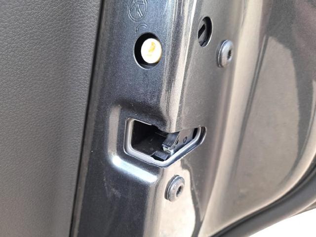 5TA839016Q Cerradura de la puerta trasera derecha  comprar en Zaragoza