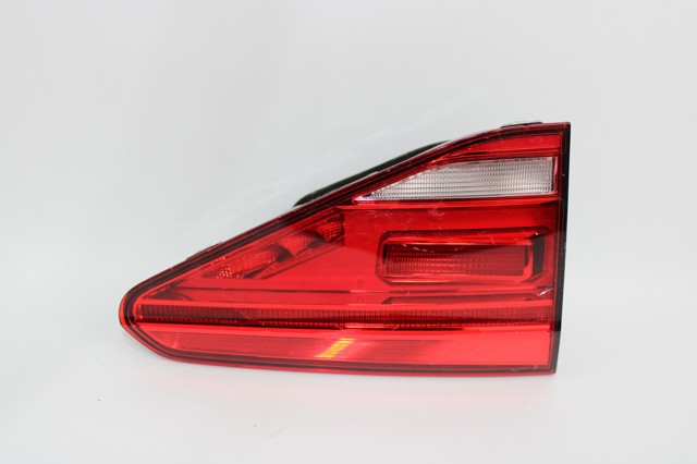 Piloto trasero interior izquierdo 5TA945093D VAG