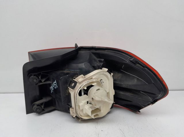 5TA945095A Piloto trasero exterior izquierdo  en stock Sabadell
