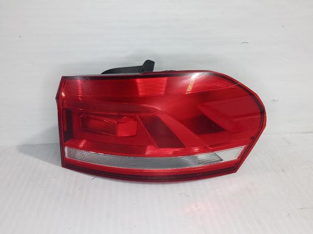Piloto trasero exterior derecho 5TA945096A VAG