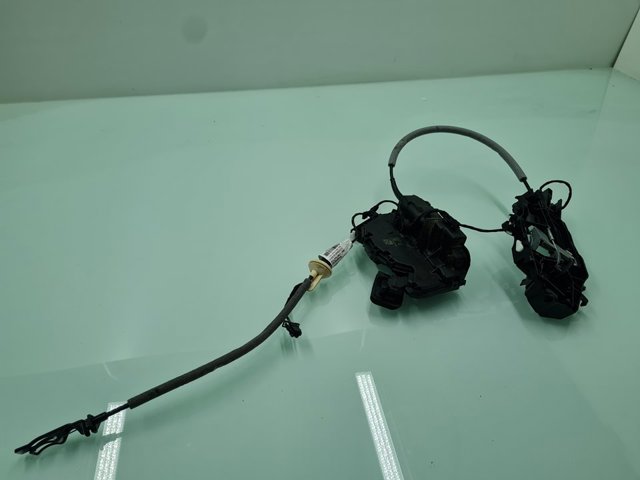 VAG 5TB837016C Cerradura de puerta delantera derecha  en stock Salamanca
