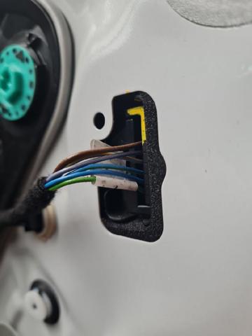 VAG 5TB837016E Cerradura de puerta delantera derecha  en stock Terrassa