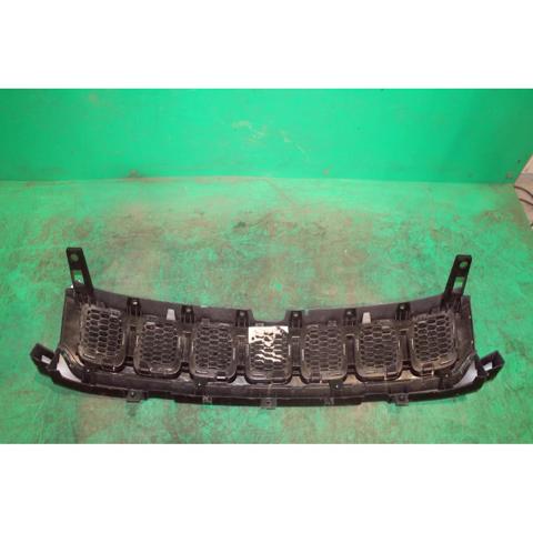 5UP86RXFAB Parrilla del radiador  disponible Utrera