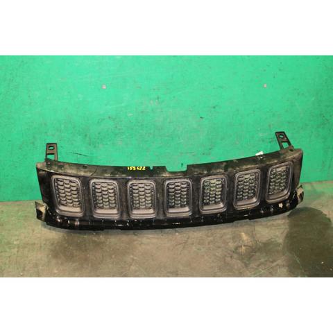 5UP86RXFAB CHRYSLER Parrilla  en stock Huelva