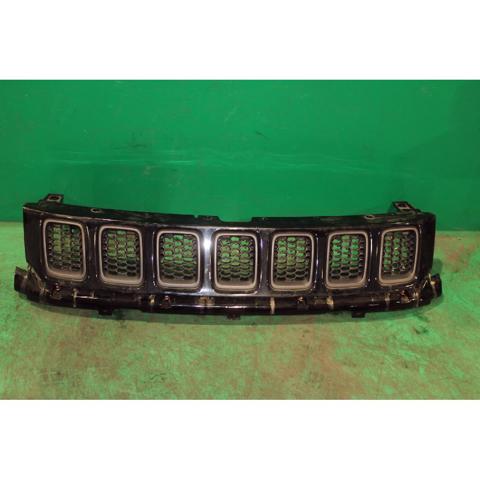 5UP86RXFAB Parrilla del radiador  disponible Málaga