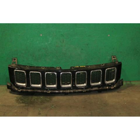 5UP86RXFAB CHRYSLER Parrilla del radiador  comprar en Lleida