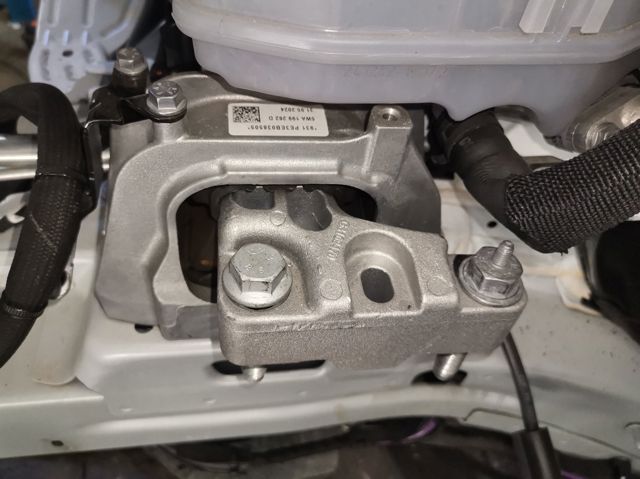 5WA199262D Soporte de motor derecho comprar Girona