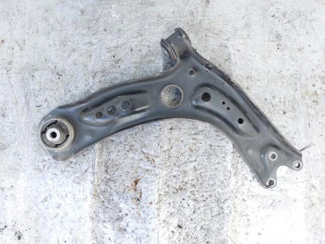 5WA407151 Brazo inferior izquierdo de la suspensión delantera  disponible Utrera