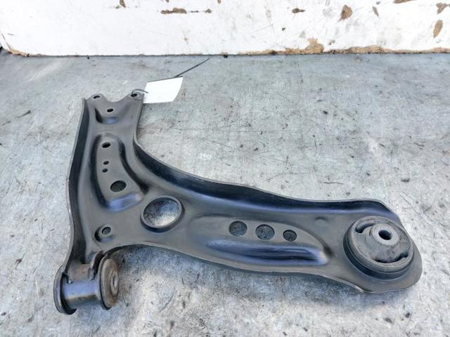 5WA407151 Brazo inferior izquierdo de la suspensión delantera  disponible Burgos