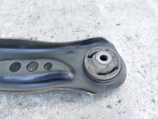 5WA407151 Brazo inferior izquierdo de la suspensión delantera comprar Almería