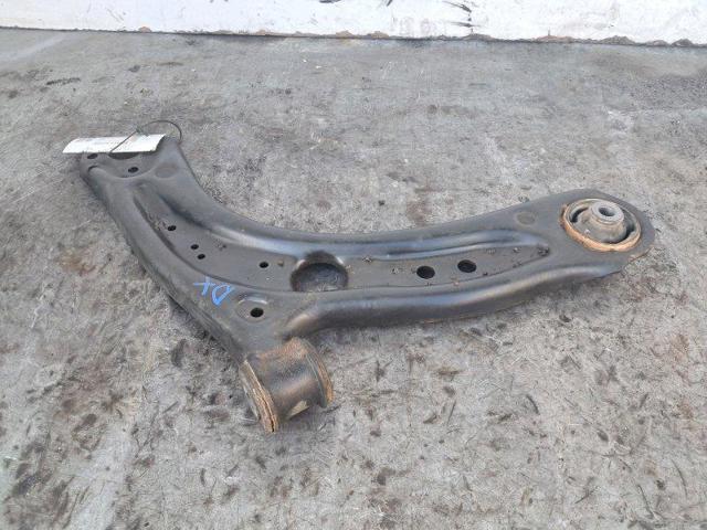 5WA407152 Brazo inferior derecho de la suspensión delantera  disponible Burgos