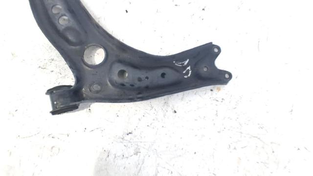 5WA407152 Brazo inferior derecho de la suspensión delantera comprar Sevilla