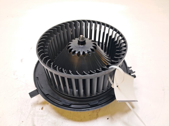 5WB819015 Motor del ventilador del calefactor  disponible Utrera