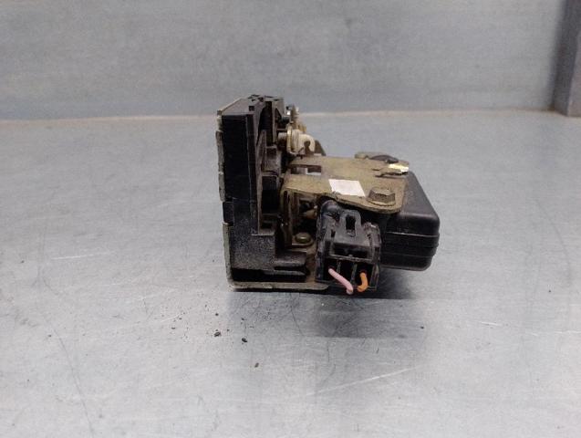 6001547511 RENAULT Cerradura de puerta delantera derecha  en stock Huelva